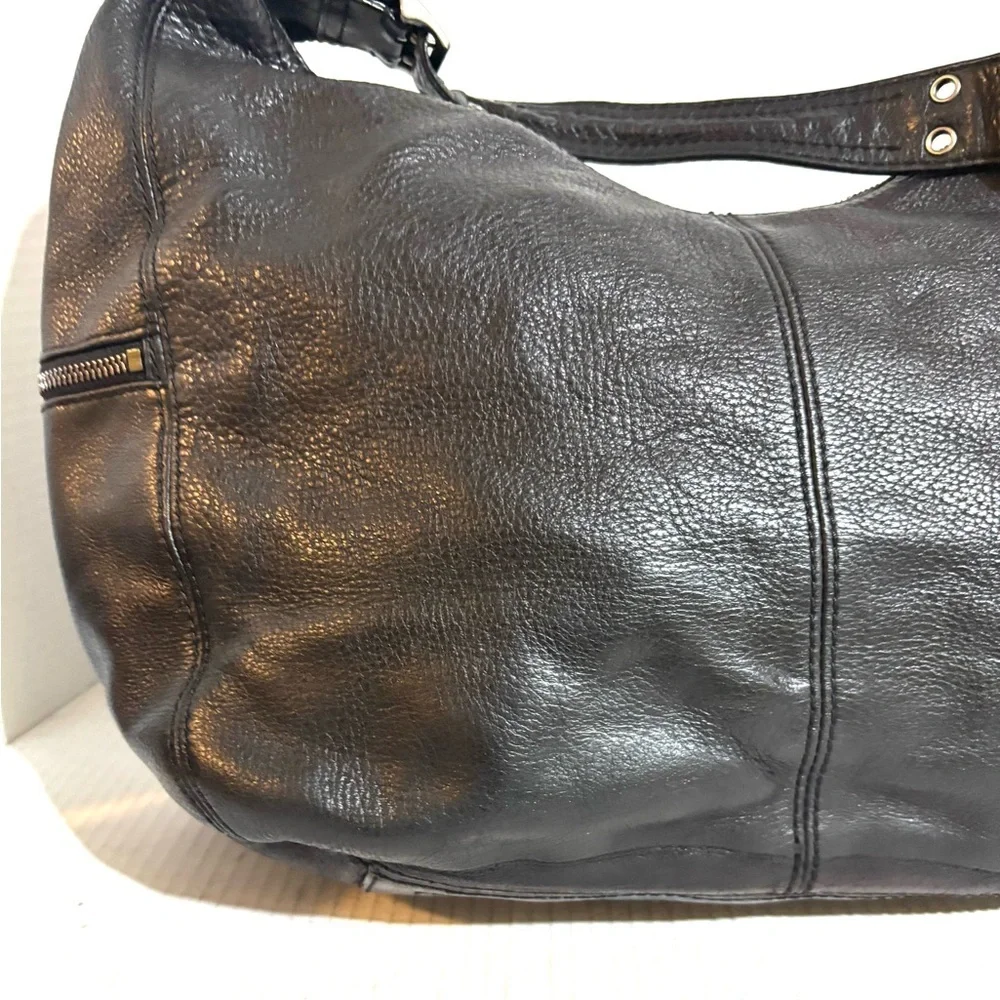 Elegant Black Leather Shoulder Bag
